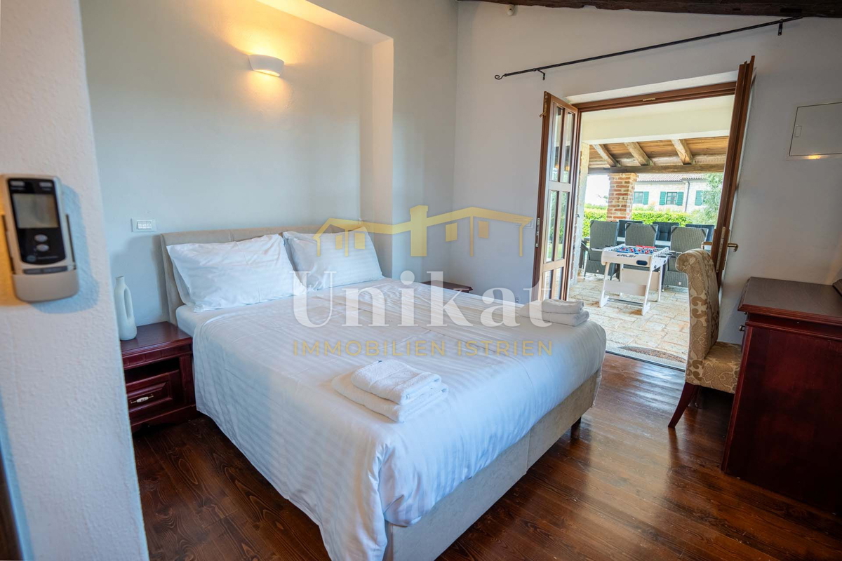 Poreč periferia: Villa in pietra con piscina